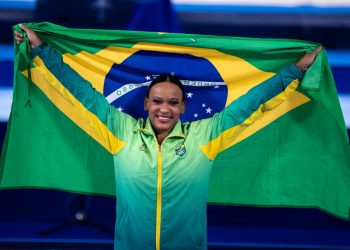 É OURO! Rebeca vence no solo e vira a maior medalhista olímpica do país