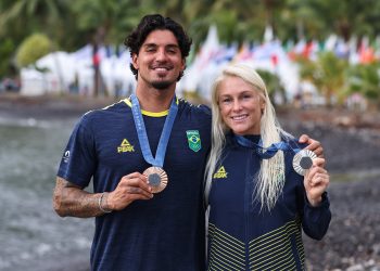 Gabriel Medina e Tatiana Weston-Webb conquistam medalhas no surfe nas Olimpíadas de Paris