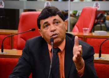 Mangueira cobra respeito as comunidades, acusa Ruy de armação e vê “sensacionalismo barato”