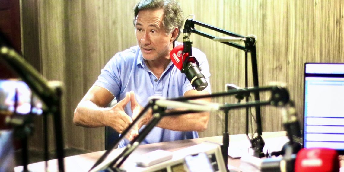 Gilbertão critica gestão municipal, chama Tyrone de incompetente e garante resolver problemas de Sousa