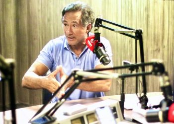 Gilbertão critica gestão municipal, chama Tyrone de incompetente e garante resolver problemas de Sousa