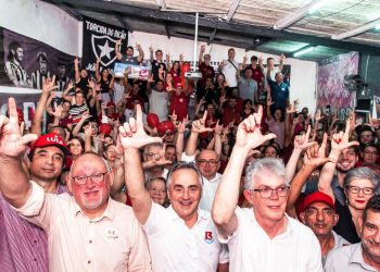 Militância lota plenária com Luciano Cartaxo na Torre: “vamos vencer as eleições e voltar a cuidar do nosso povo”