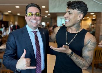 ALPB aprova Medalha Epitácio Pessoa ao influencer Alê Oliveira; iniciativa é do deputado Felipe Leitão