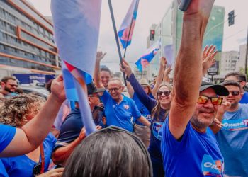 Cícero e Leo celebram com apoiadores ao projeto de reeleição
