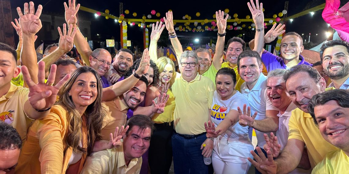 Convenção do PSB em Bayeux: Tacyana Leitão reúne 10 mil pessoas e 4 ex-candidatos a prefeito no maior palanque da Paraíba