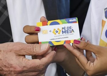 Estudantes recém-cadastrados no Pé-de-Meia começam a receber benefício nesta segunda