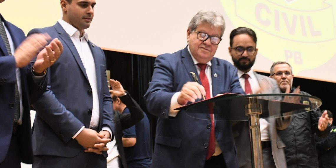 João participa de formatura de 426 concursados da Polícia Civil e anuncia datas de nomeações