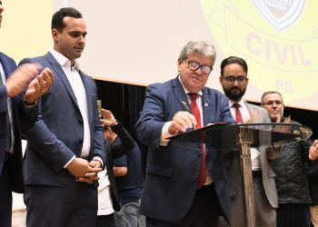 João participa de formatura de 426 concursados da Polícia Civil e anuncia datas de nomeações