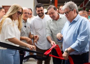 Deputado Branco Mendes comemora entrega de reforma e ampliação de escola, e destaca investimentos do Governo do Estado em Alhandra