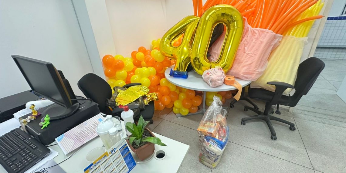 Polícia apreende material de campanha de Dedé Romão e cesta básica em escola estadual de Pedras de Fogo; veja vídeo