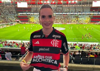 Flamengo entra em campo com camisa do programa “Antes que aconteça”, da senadora Daniella Ribeiro”