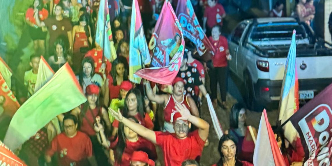Domiciano e Sara realizam caminha no bairro Brasília em Bayeux