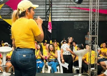Karla Pimentel participa de plenária com jovens de Conde
