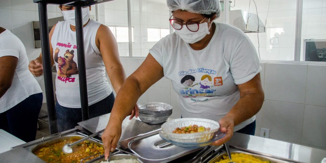 Cícero garante mais duas cozinhas comunitárias e ampliação de programas de segurança alimentar