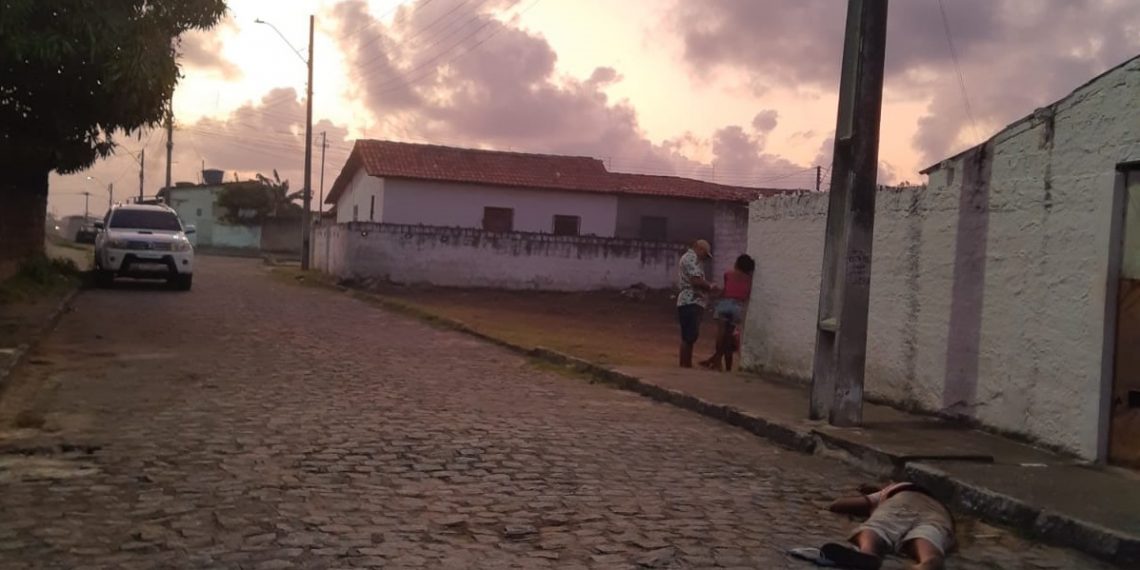 Homem é assassinado a tiros durante a madrugada, em Cruz das Armas
