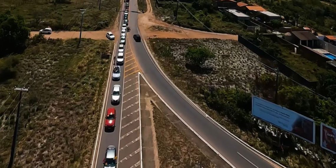 Prefeita Karla Pimentel comanda maior carreata da história de Conde