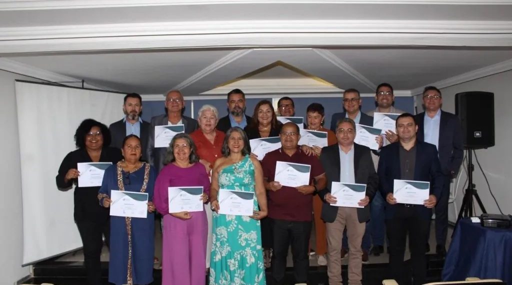 Marcos Wéric, Karla Alencar e nova diretoria da API-PB são empossados