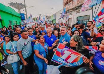 Caminhada em Cruz das Armas: Cícero Lucena destaca obras em todas as áreas do bairro