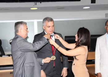 ALPB concede medalha Epitácio Pessoa ao presidente do TRT-13, Thiago Andrade