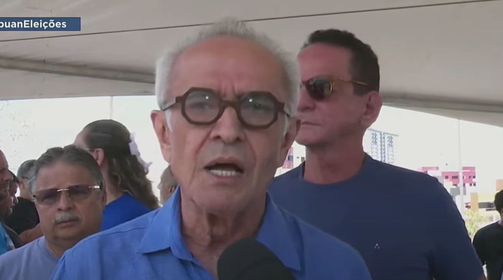 Cícero Lucena vota em João Pessoa ao lado do governador João Azevêdo