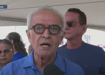 Cícero Lucena vota em João Pessoa ao lado do governador João Azevêdo