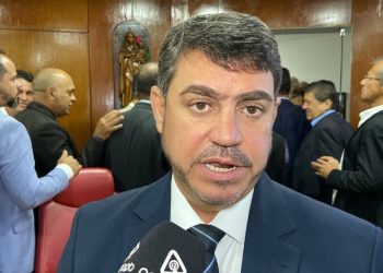 Dinho rejeita debate antecipado sobre presidência da Câmara e reforça: “prioridade agora é reeleger Cícero”