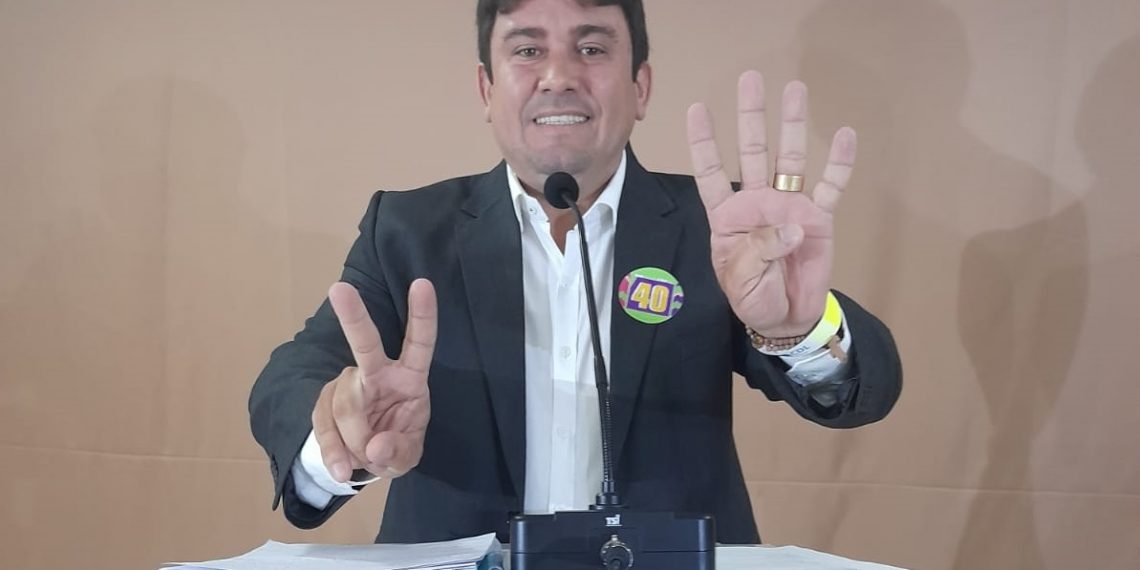 Sousa: Helder Carvalho mostra preparo e supera Gilbertão em debate
