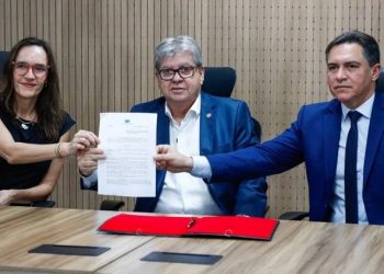 João Azevêdo autoriza aumento na bonificação por apreensões de armas e criação de nova Delegacia