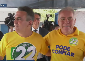 Marcelo Queiroga vota em João Pessoa acompanhado de Sérgio Queiroz