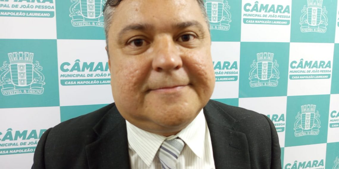 Renato Martins toma posse após Raíssa Lacerda perder mandato na CMJP