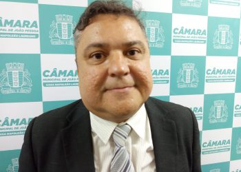 Renato Martins toma posse após Raíssa Lacerda perder mandato na CMJP