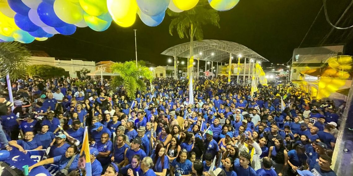 Aron Andrade consolida crescimento com grande comício em Itatuba