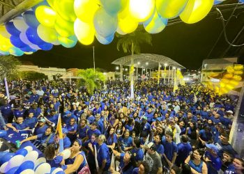 Aron Andrade consolida crescimento com grande comício em Itatuba