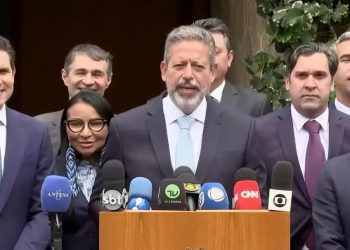 Arthur Lira anuncia apoio a Hugo Motta a sua sucessão à presidência da Câmara Federal