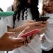 Comissão da Câmara aprova projeto que proíbe o uso de celular em escolas