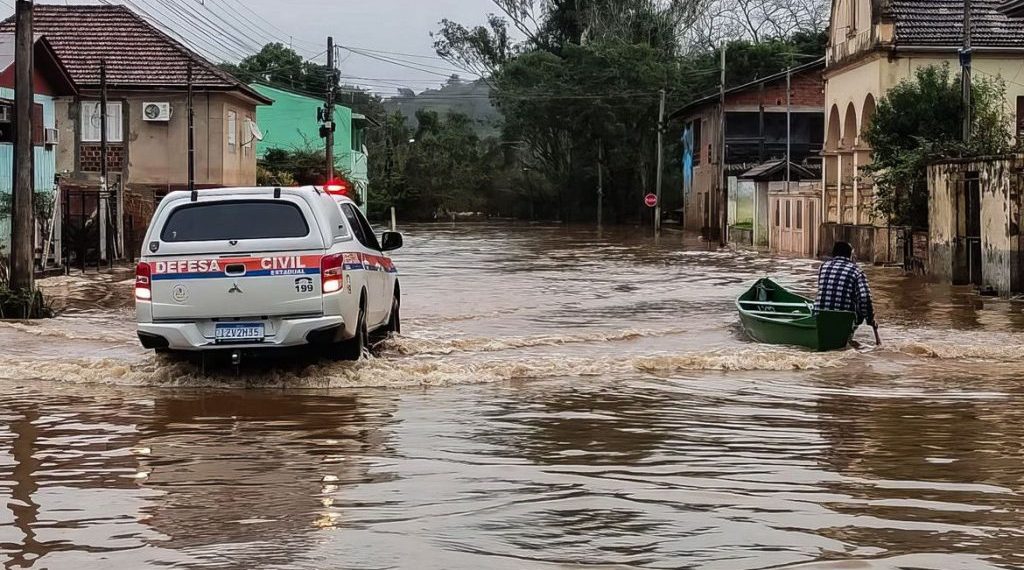 Temporais causam estragos no Sul do país e deixam milhares sem energia
