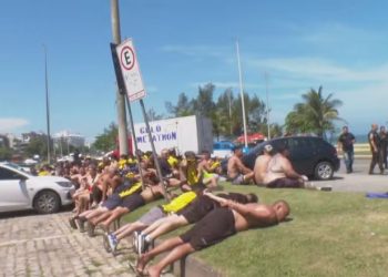 Mais de 250 torcedores do Peñarol são detidos após causarem caos no Rio