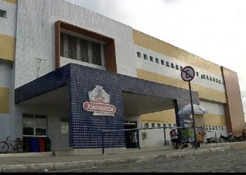 Detento toma arma de policial penal e foge de custódia no Trauminha, em João Pessoa