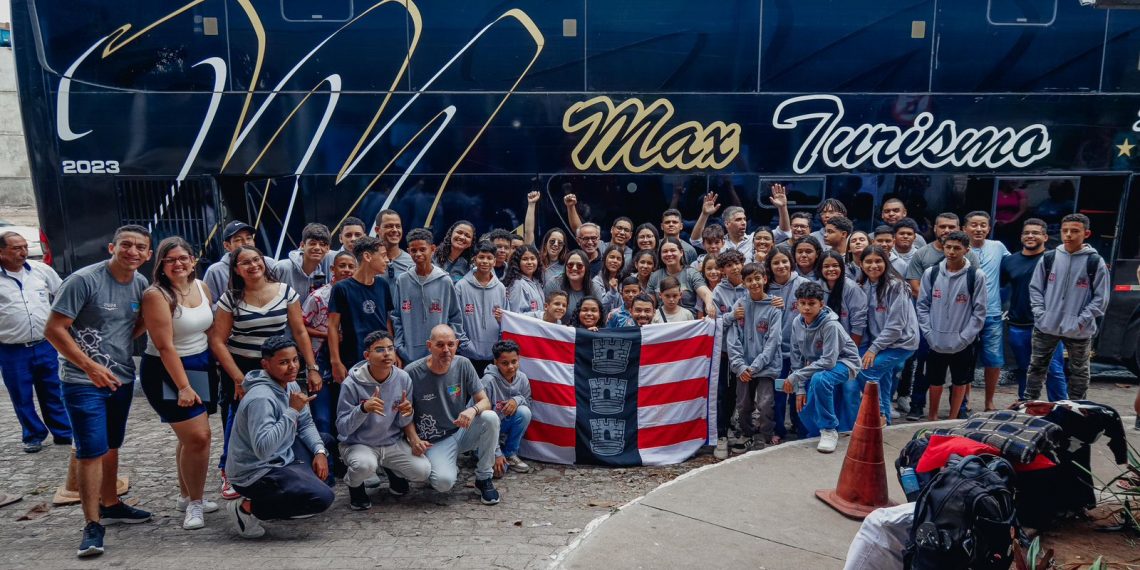 Prefeito leva mensagem aos alunos que vão disputar maior competição de robótica da América Latina