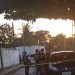 Jovem é assassinado a tiros dentro de carro vermelho em Mandacaru