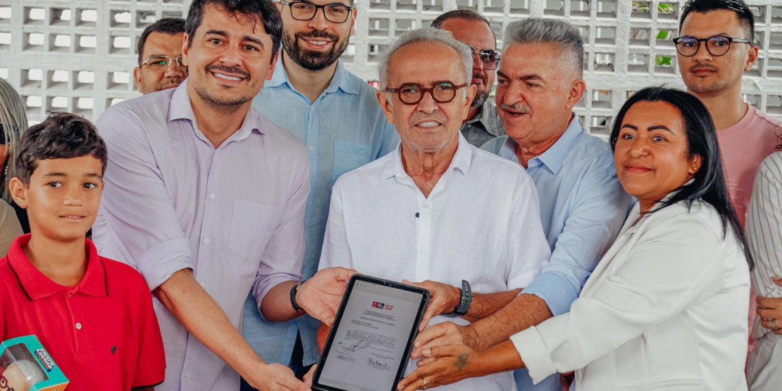 Prefeito entrega USF Verde Vida requalificada, autoriza obras em outras três unidades e projeta início de exames laboratoriais em 36 equipamentos