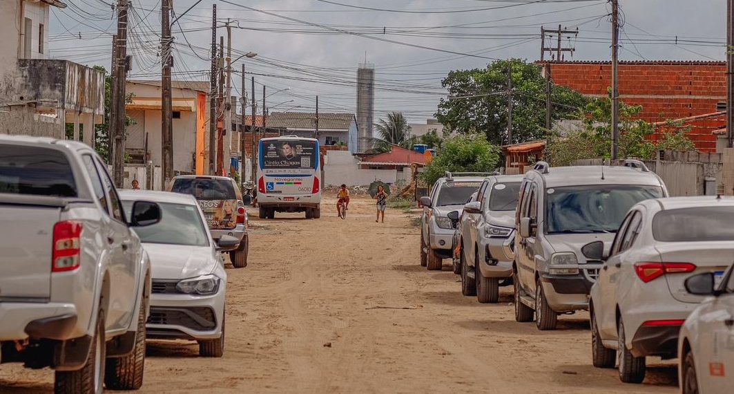 Prefeito autoriza obras em oito ruas de Gramame que chega a 129 vias contempladas no programa de pavimentação municipal