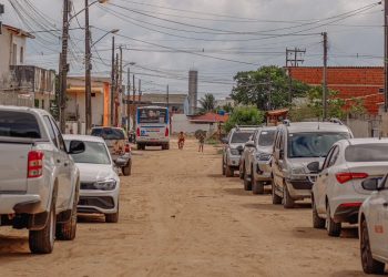 Prefeito autoriza obras em oito ruas de Gramame que chega a 129 vias contempladas no programa de pavimentação municipal