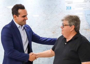 João Azevedo transmite cargo para vice-governador e viaja para o exterior nesta quinta-feira