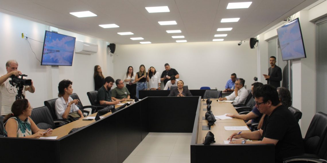 ALPB debate regulamentação do uso de celulares nas Escolas