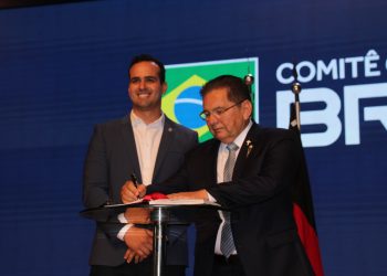 Lucas Ribeiro transmite cargo de governador para Adriano Galdino