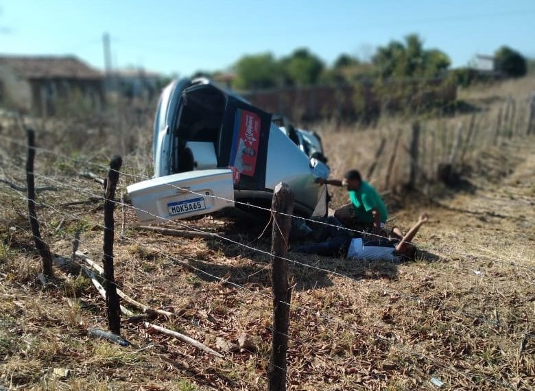 Colisão entre carro e moto deixa dois mortos e um ferido no Vale do Piancó