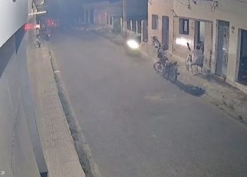 Motociclista perde controle da moto e bate em outra que estava estacionada, em Coremas