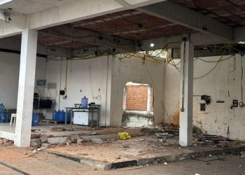 Bandidos explodem posto de combustível e cofre é arremessado em açude, em Lagoa Seca