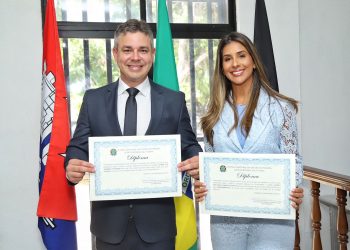 Pai e filho são assassinados a tiros quando trafegavam de moto, na Paraíba